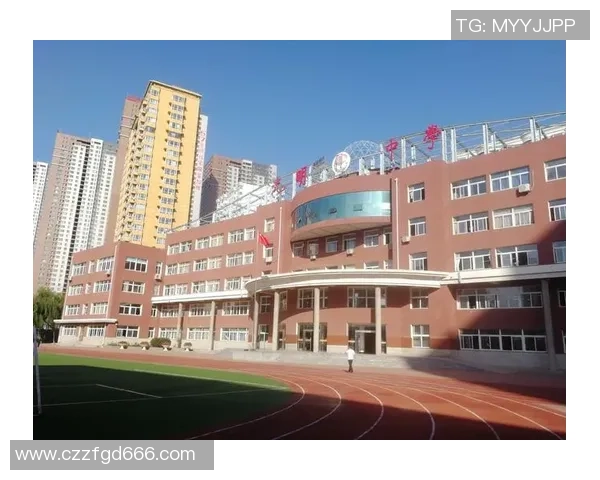 于德豪的奋斗历程与人生哲学探索:从平凡到卓越的成长之路 于德豪的奋斗历程与人生哲学探索:从平凡到卓越的成长之路