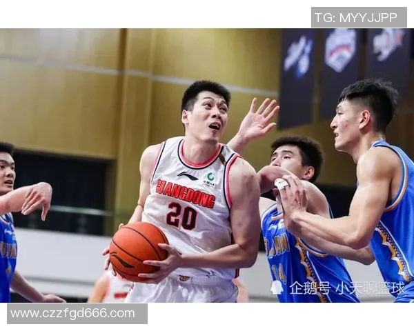 任骏飞领衔表现出色助力球队逆转胜利展现篮球场上的无畏精神与团队合作 任骏飞领衔表现出色助力球队逆转胜利展现篮球场上的无畏精神与团队合作